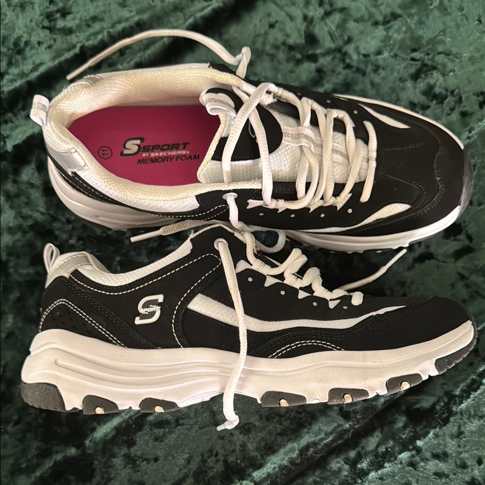 Skechers Black and White Sneakers with Chunky Design